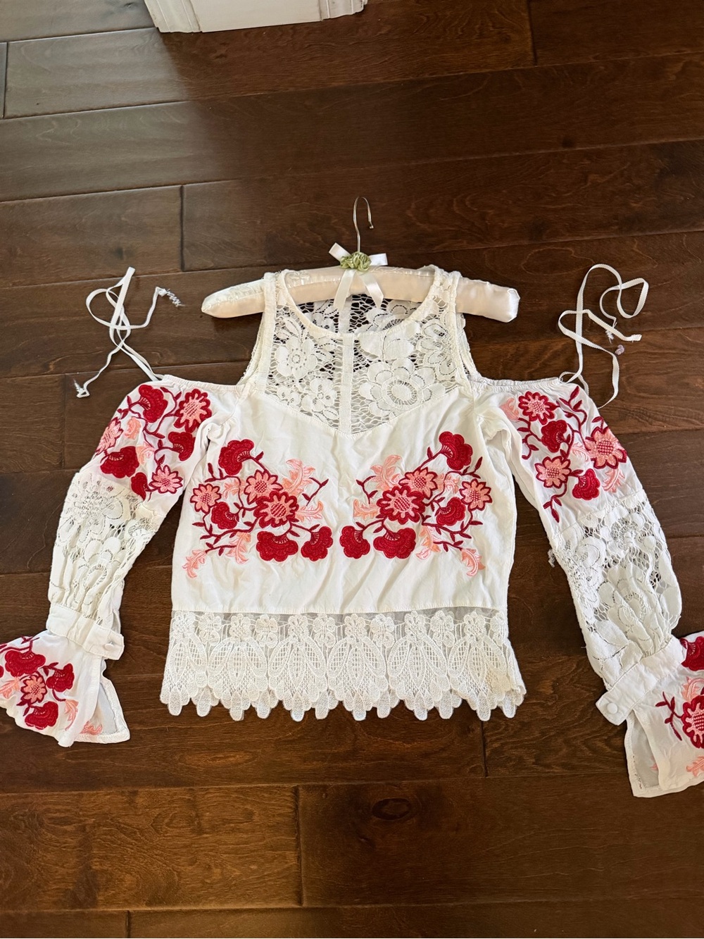 Source Unknown White Cold-Shoulder Lace Top with Red Floral Embroidery